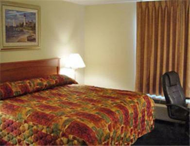 Hotel Hometown Inn & Suites