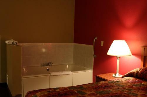 Hotel Hometown Inn & Suites