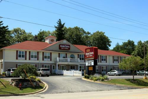 Hotel Hometown Inn & Suites