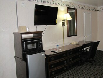 Hotel Deluxe Inn - Swainsboro