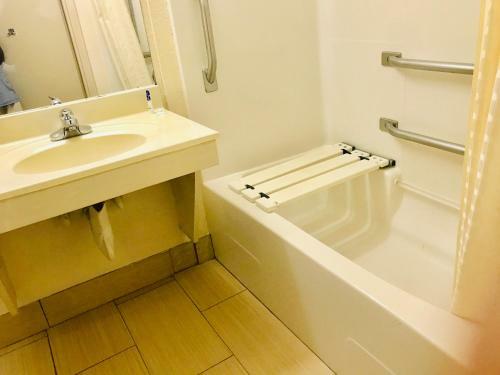 Motel America's Best Value Inn - Acworth