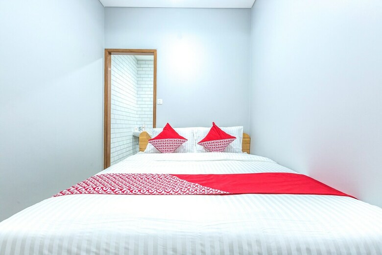 Hostal Oyo 506 Moes Residence