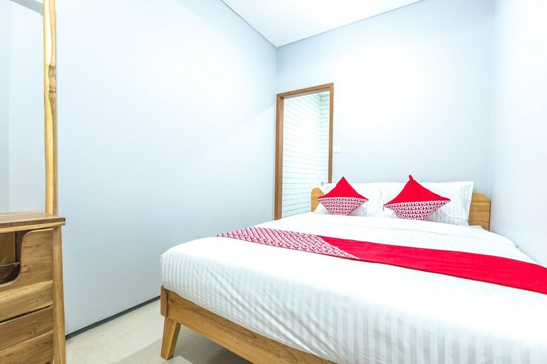 Hostal Oyo 506 Moes Residence