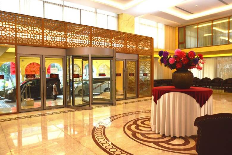 Hotel The Royal Paradise