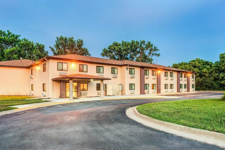 Hotel Super 8 By Wyndham Blair