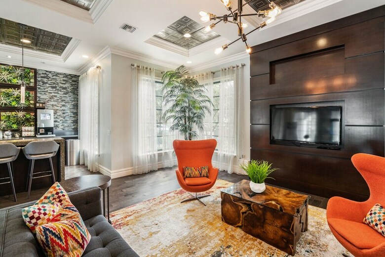 Kasa Davie Apartments