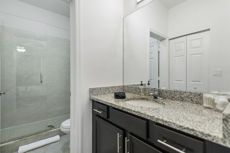 Kasa Davie Apartments