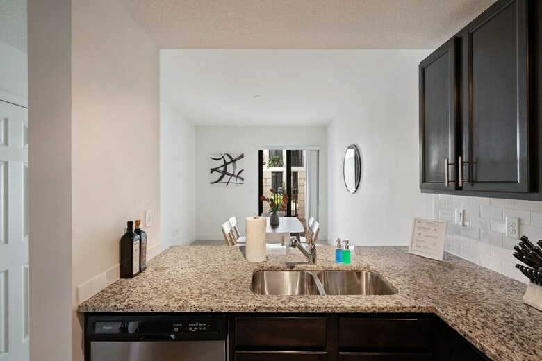 Kasa Davie Apartments