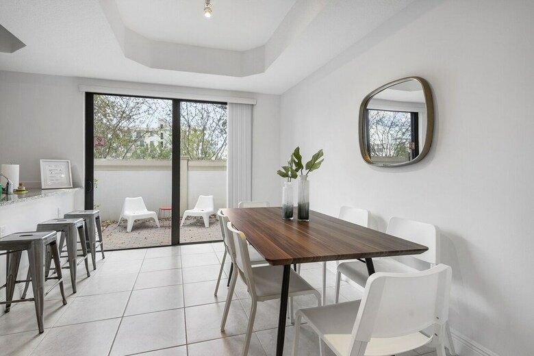 Kasa Davie Apartments