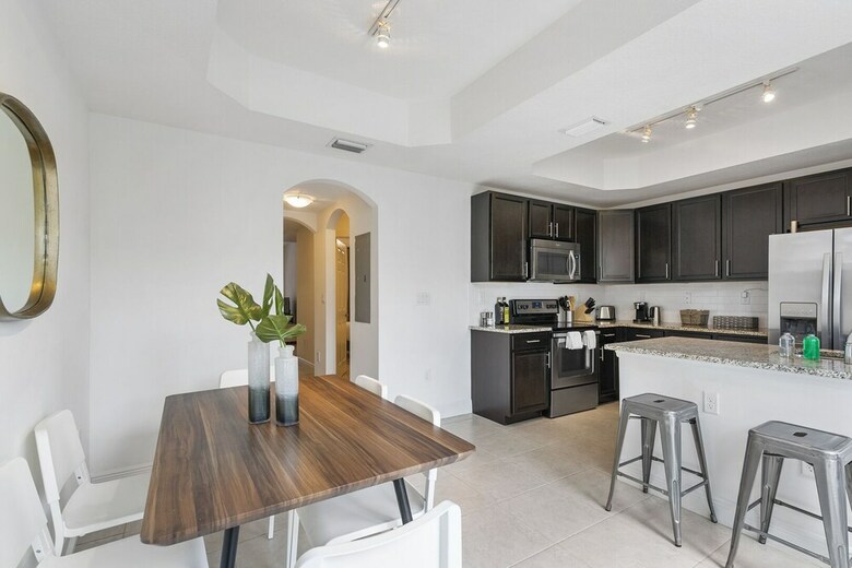 Kasa Davie Apartments