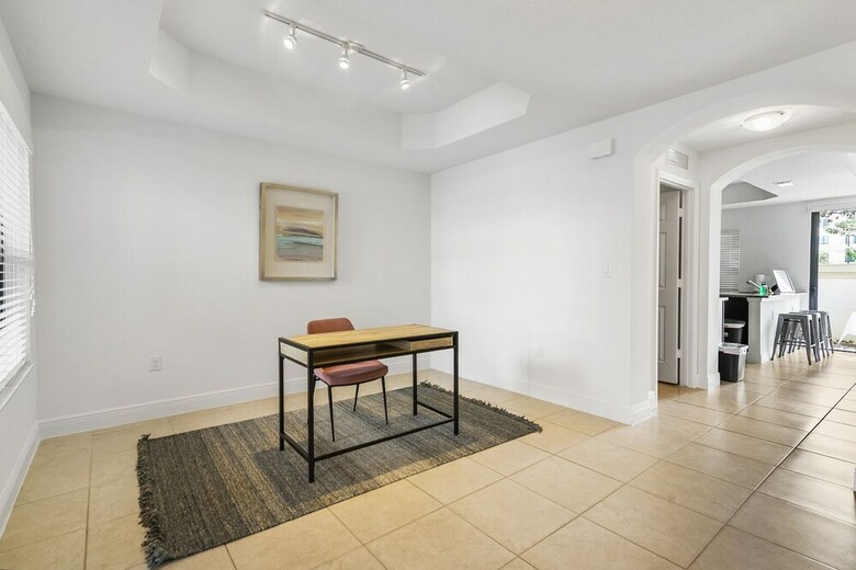 Kasa Davie Apartments