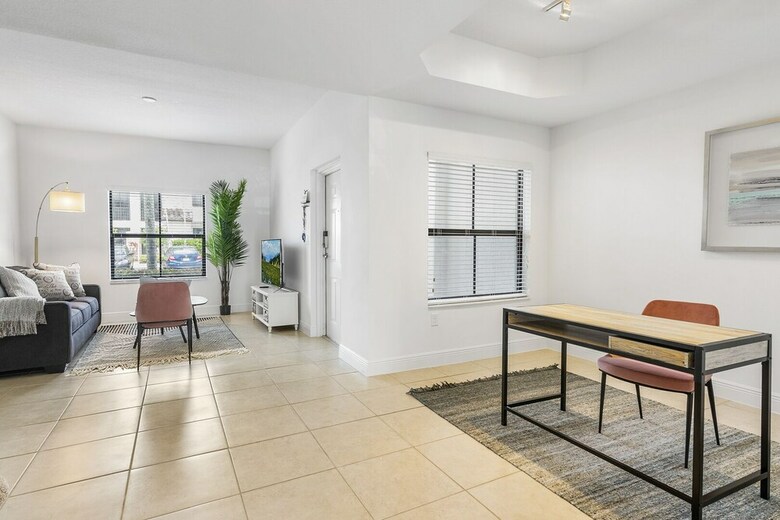 Kasa Davie Apartments