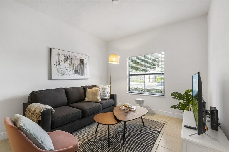 Kasa Davie Apartments