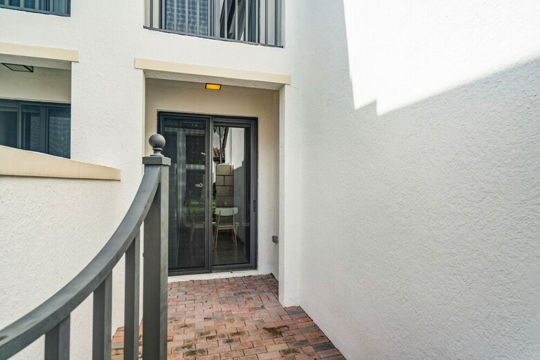 Kasa Davie Apartments