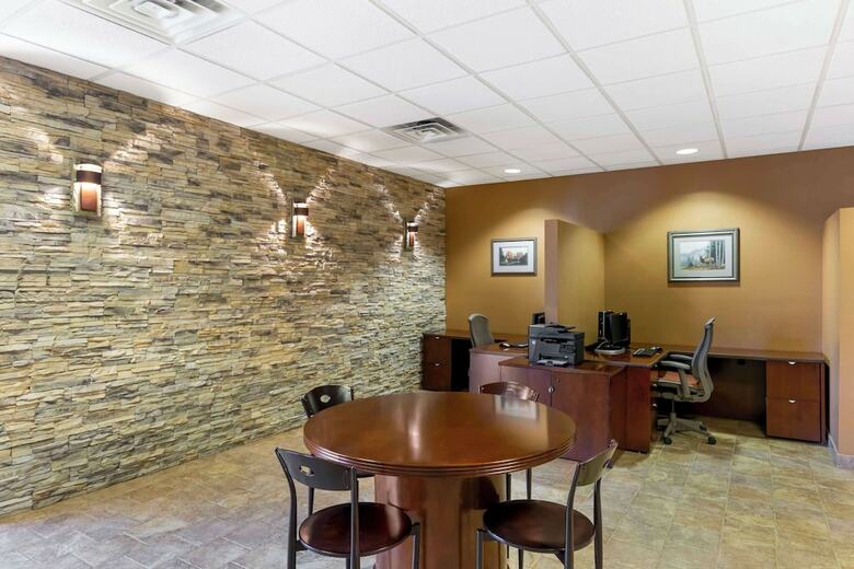 Best Western Plus Raton Hotel