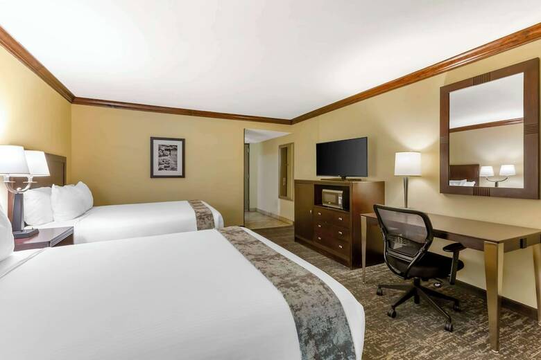 Best Western Plus Raton Hotel