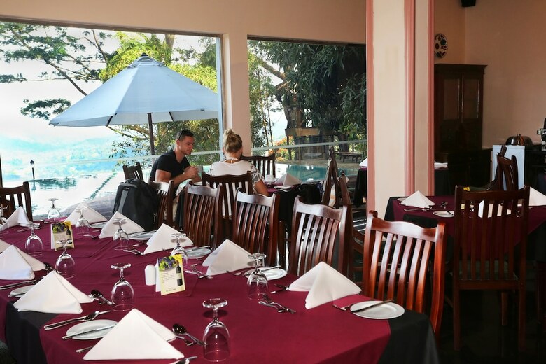 Hotel Randholee Resort & Spa