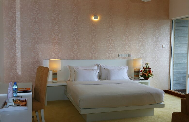 Hotel Randholee Resort & Spa