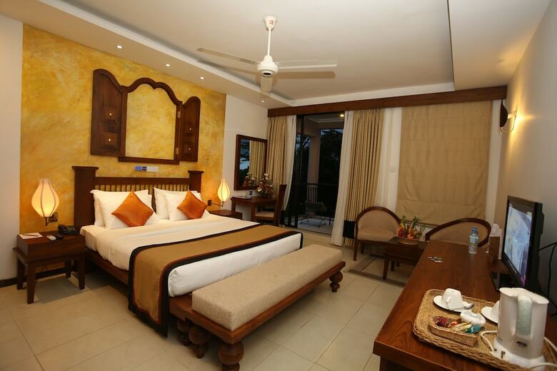 Hotel Randholee Resort & Spa