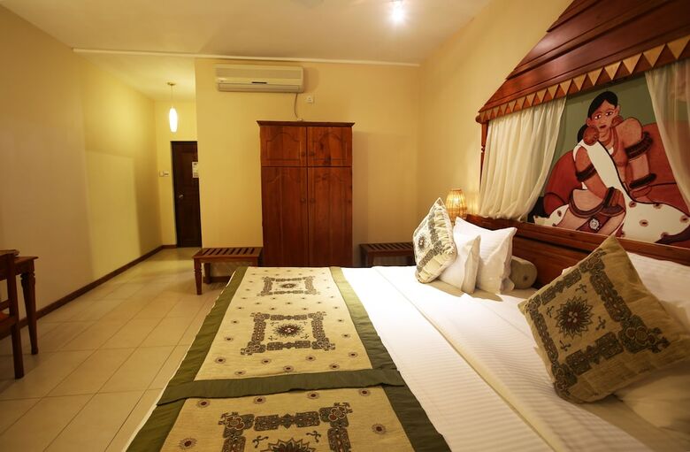 Hotel Randholee Resort & Spa