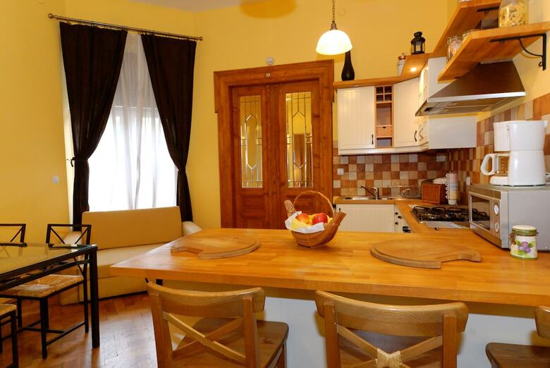 P&j Apartments