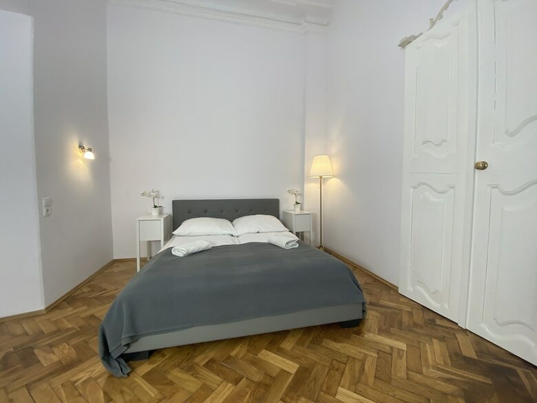 P&j Apartments