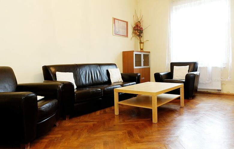 P&j Apartments