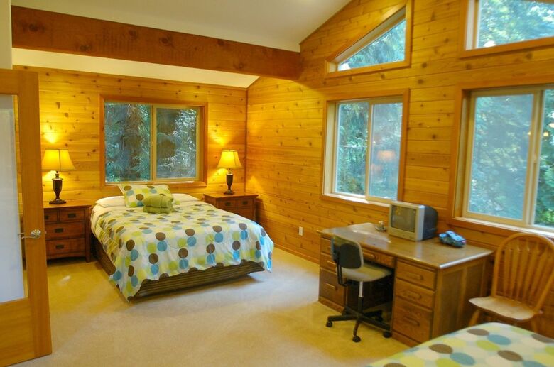 Mt. Baker Lodging Cabin 7 ? Lakefront, Sleeps 10! By Mbl