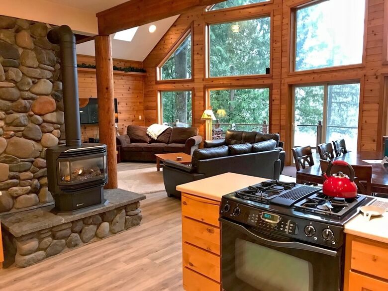Mt. Baker Lodging Cabin 7 ? Lakefront, Sleeps 10! By Mbl