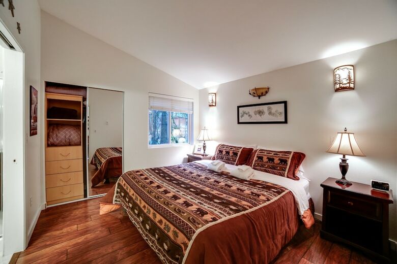 Mt. Baker Lodging Cabin 16 ? Hot Tub, Pets, Sleeps 4! By Mbl