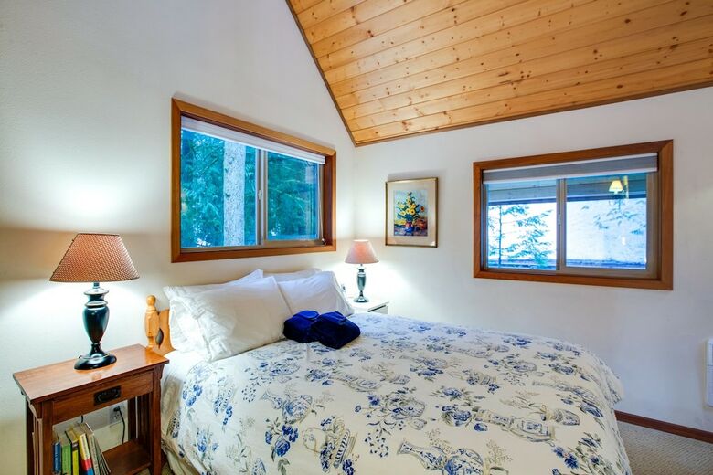 Mt. Baker Lodging  Cabin 4 ?pet Friendly, Sleeps 5! By Mbl