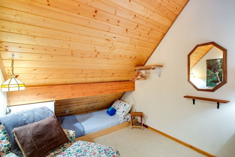 Mt. Baker Lodging  Cabin 4 ?pet Friendly, Sleeps 5! By Mbl