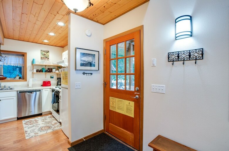 Mt. Baker Lodging  Cabin 4 ?pet Friendly, Sleeps 5! By Mbl