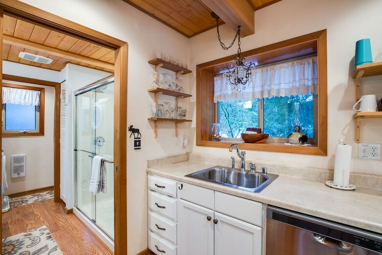 Mt. Baker Lodging  Cabin 4 ?pet Friendly, Sleeps 5! By Mbl
