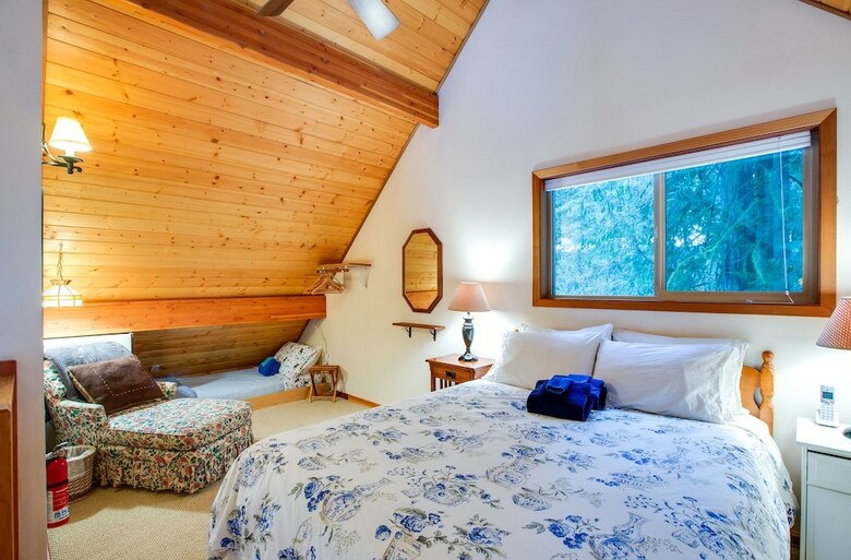 Mt. Baker Lodging  Cabin 4 ?pet Friendly, Sleeps 5! By Mbl