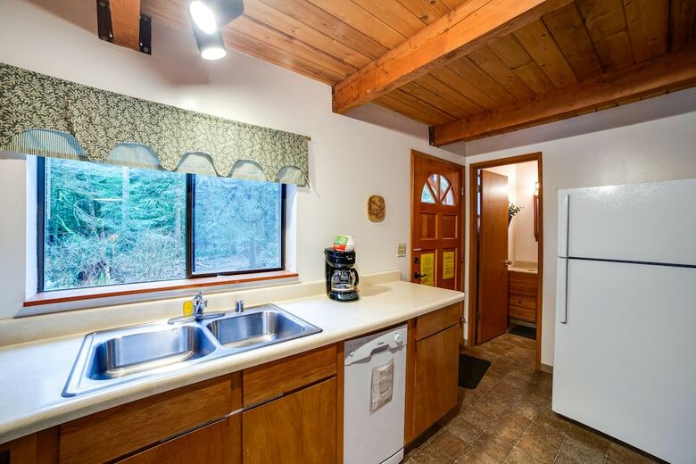 Mt. Baker Lodging Cabin 67 ? Hot Tub, Frpl, Sleeps 5! By Mbl