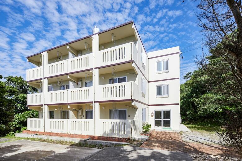 Apartamentos Yanbaru Forest Hills