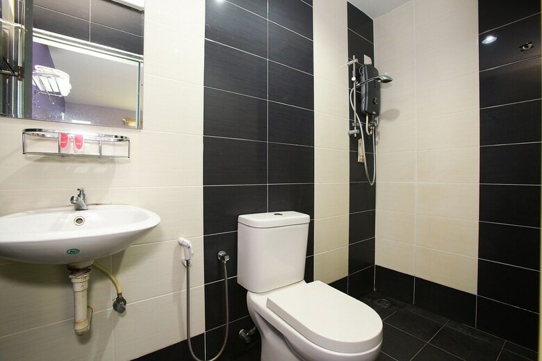 Oyo 89332 De Hotel