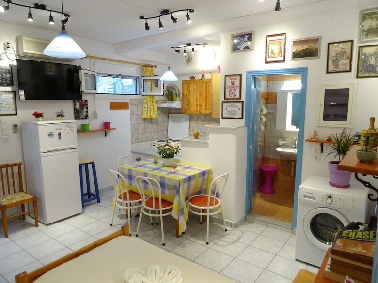 Kontaratos Studios & Apartments