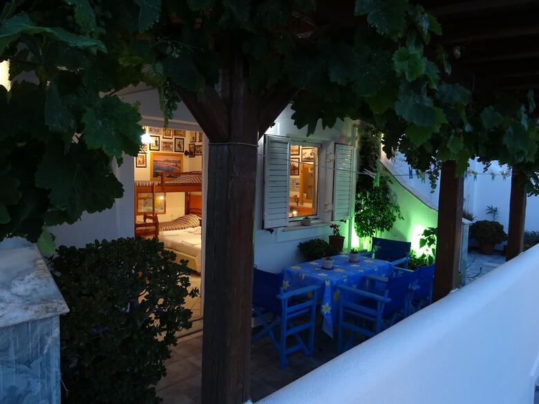 Kontaratos Studios & Apartments