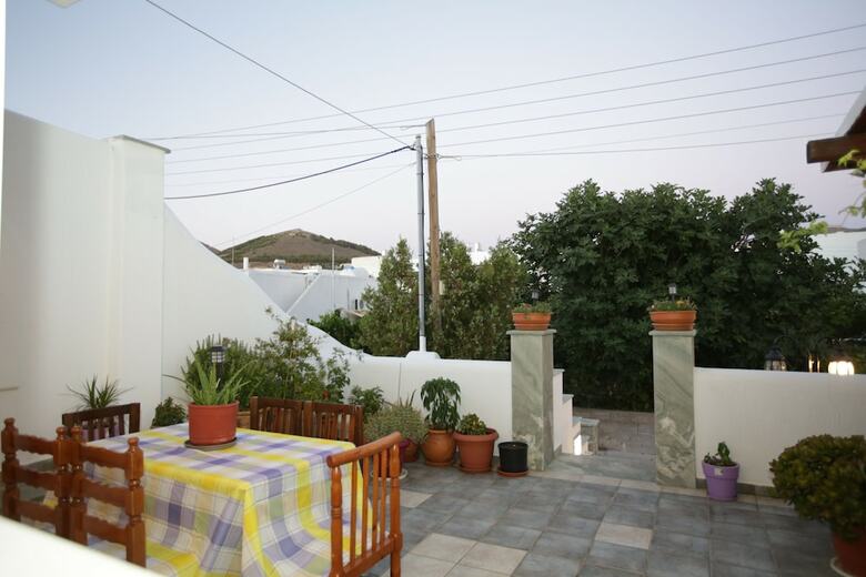 Kontaratos Studios & Apartments