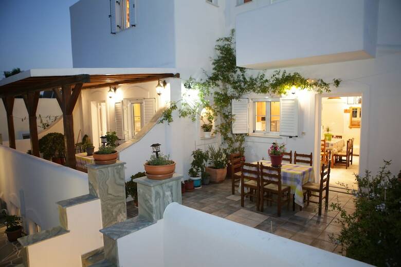 Kontaratos Studios & Apartments