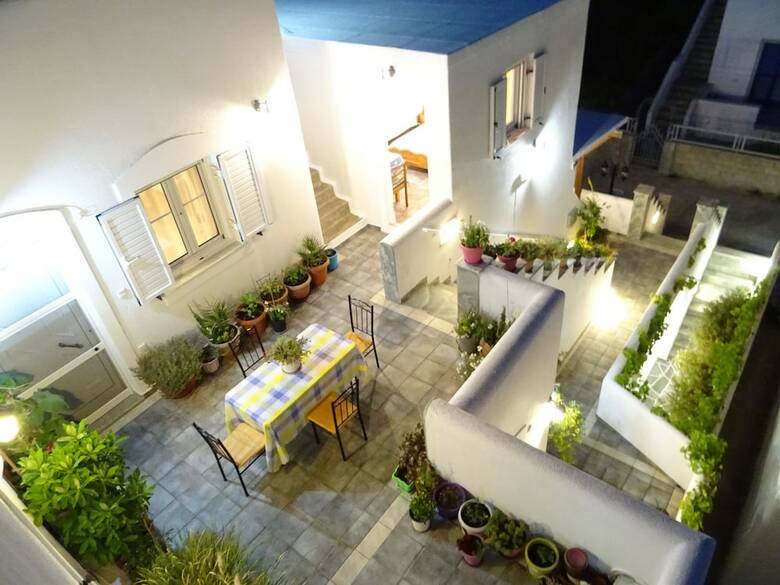 Kontaratos Studios & Apartments
