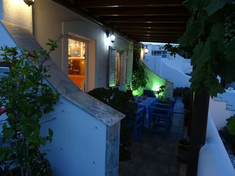 Kontaratos Studios & Apartments