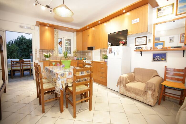Kontaratos Studios & Apartments