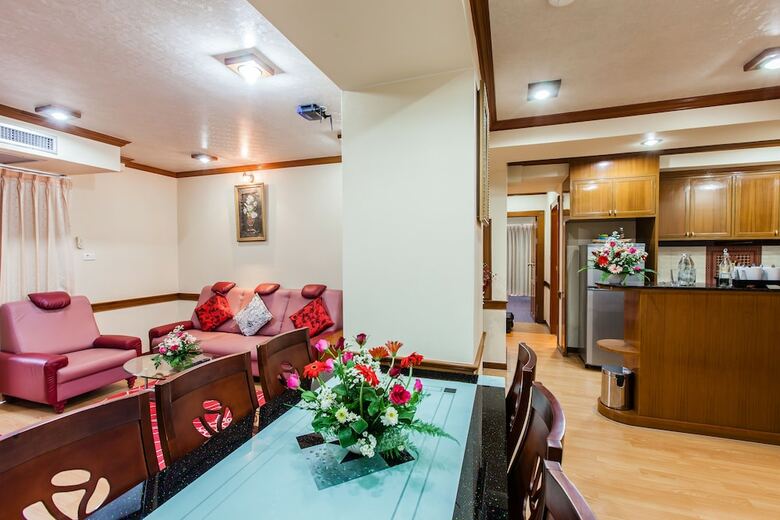 Oyo 796 Paradise Sukhumvit Hotel