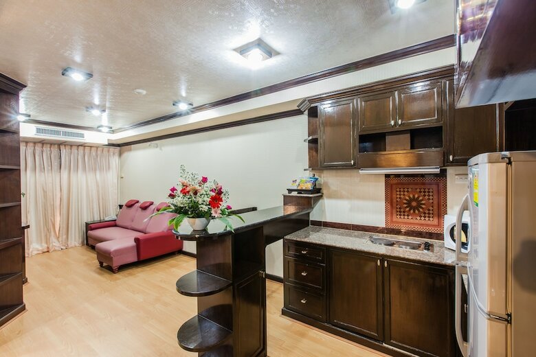 Oyo 796 Paradise Sukhumvit Hotel