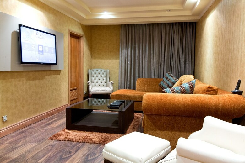 Victoria Crown Plaza Hotel