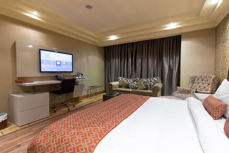 Victoria Crown Plaza Hotel