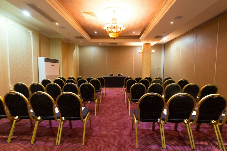 Victoria Crown Plaza Hotel